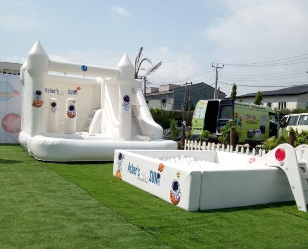 White 3 in 1 Castle {bounce, slide & mini pond} - Image 4